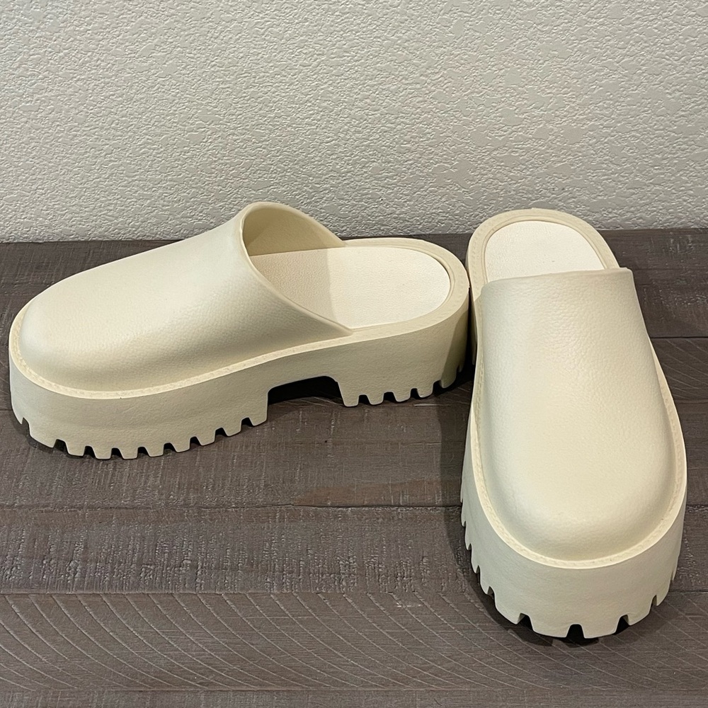 Rubber platform mule size 8